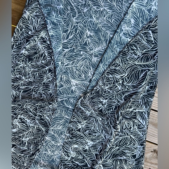 Women’s large black / white kimono - Picture 2 of 5